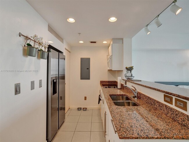 Building Photo - 325 S Biscayne Blvd