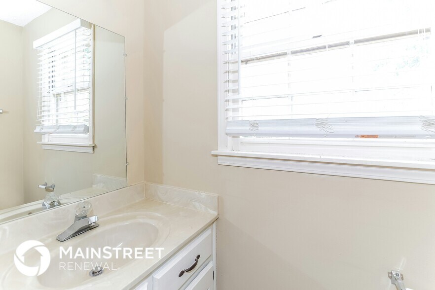 Building Photo - 7330 Ashley Oaks Dr