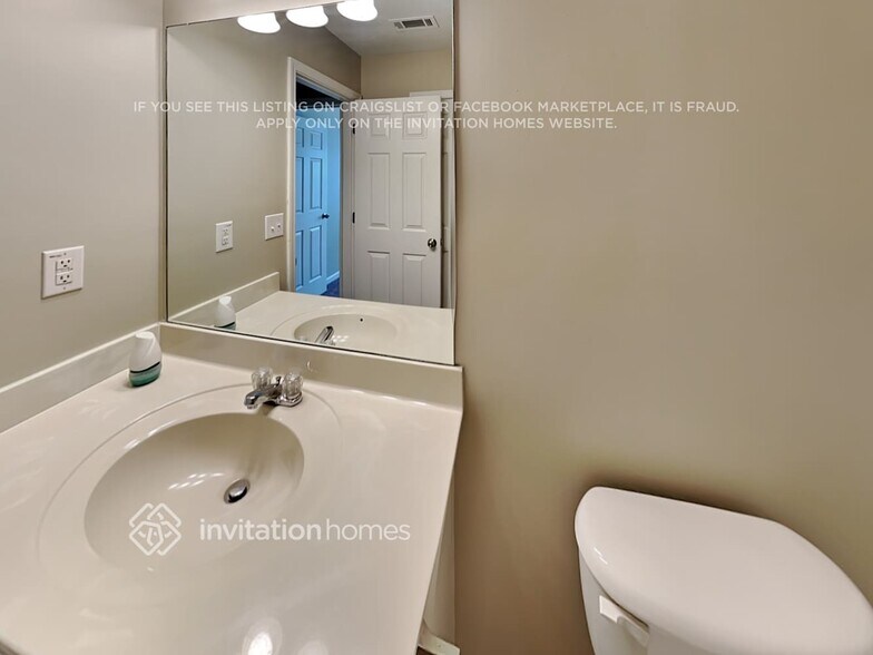 Building Photo - 930 Rock Elm Dr