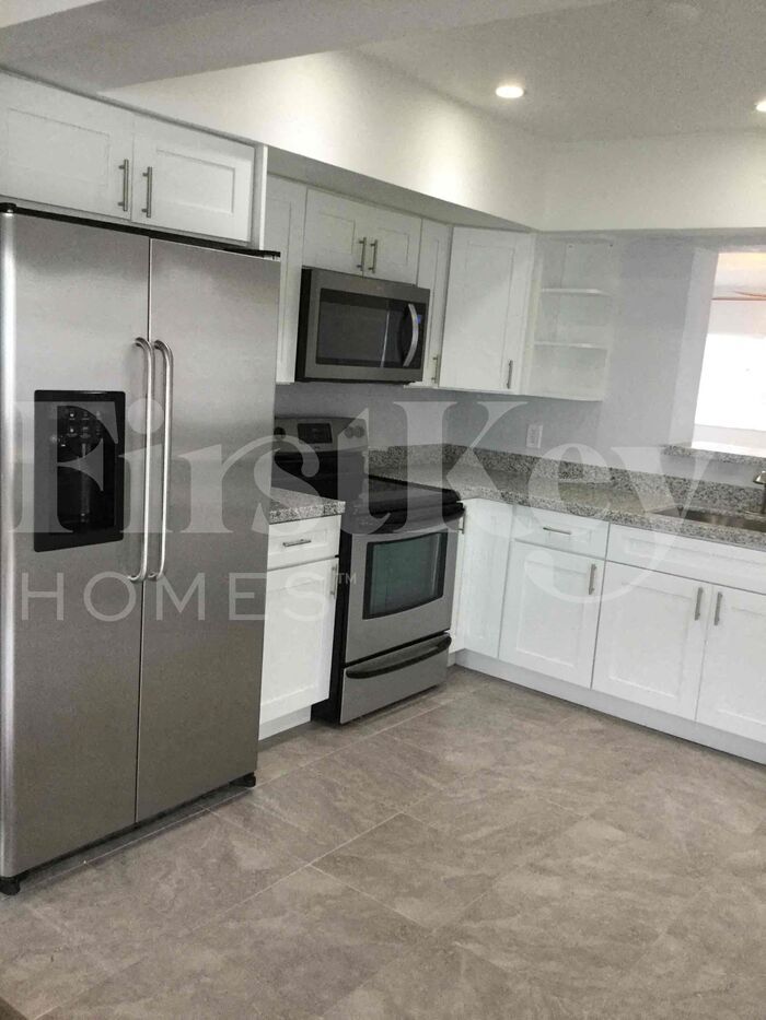 Building Photo - 1571 NW 7th Ave