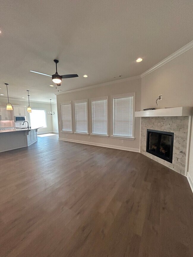Building Photo - Beautiful Modern Home in Pea Ridge!