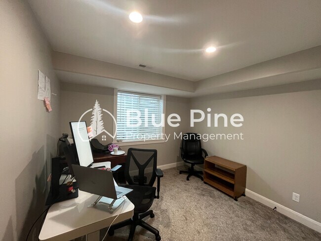 Building Photo - 737 Wilshire Pl