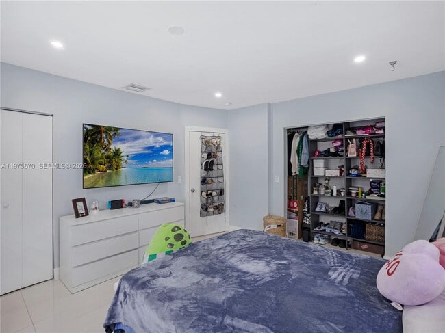 Building Photo - 920 NE 159th St