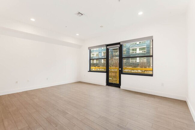 Building Photo - 615 E Pike St