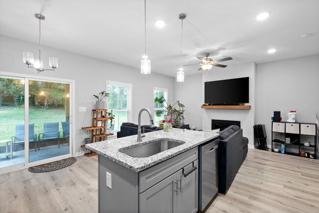 Building Photo - 418 Oak St