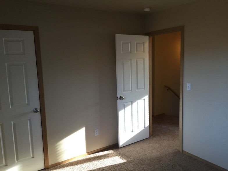 Building Photo - 17727 1st Ave Ct E