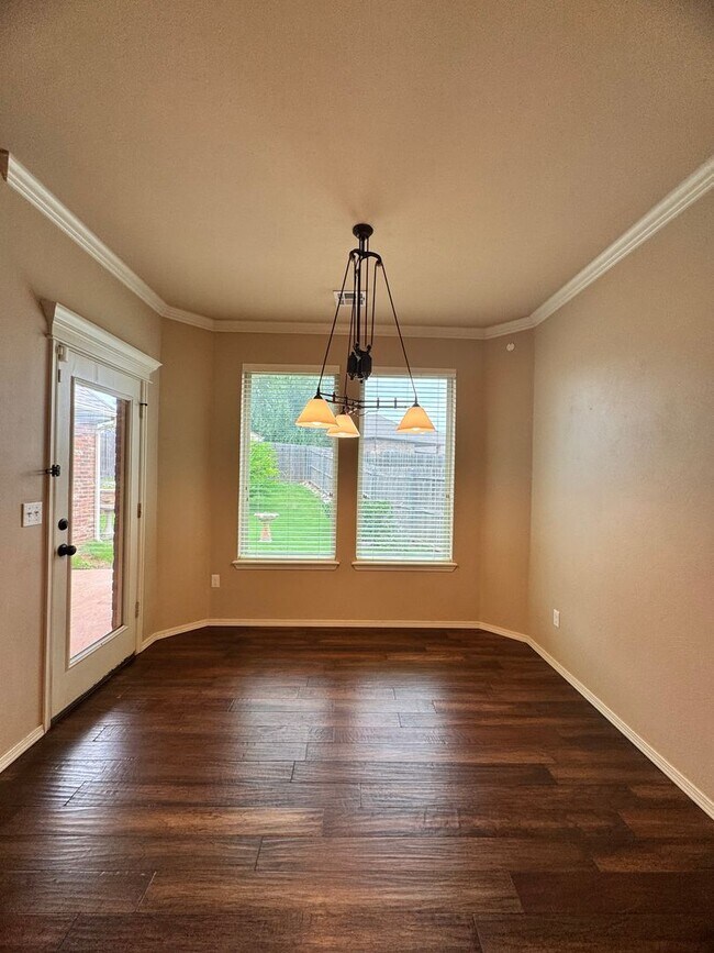 Building Photo - 3 Bed 2 Bath in Edmond!