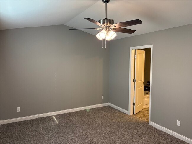 Building Photo - 22 Tennis Ct