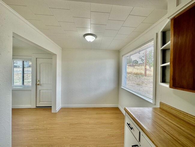 Building Photo - 2bdrm, 1 bath house with shed near Jeld We...