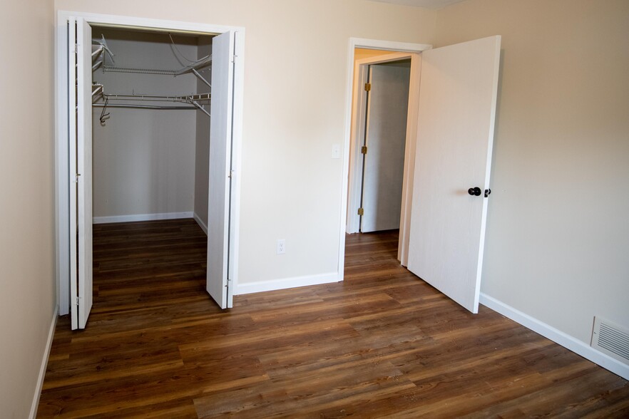 Building Photo - 146 Pierre Pl