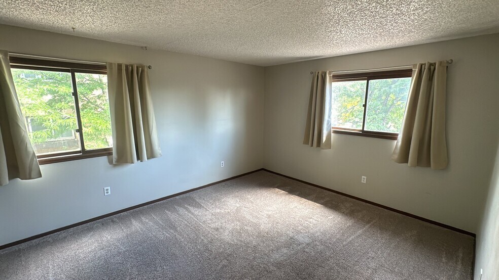 Building Photo - 1210 Iowa Ave