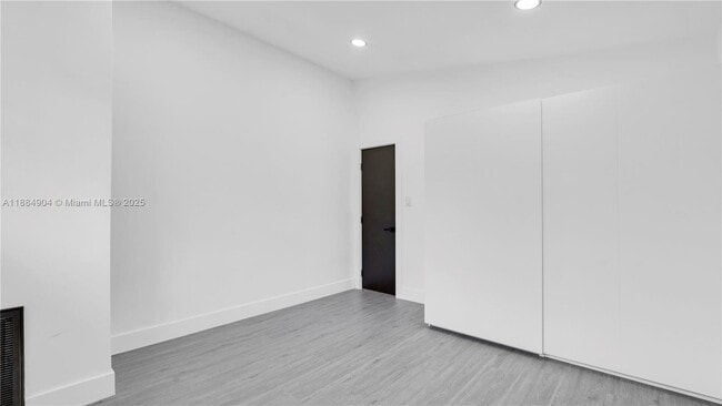 Building Photo - 2413 Gulfstream Ln