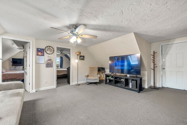 Building Photo - 10 Holman St