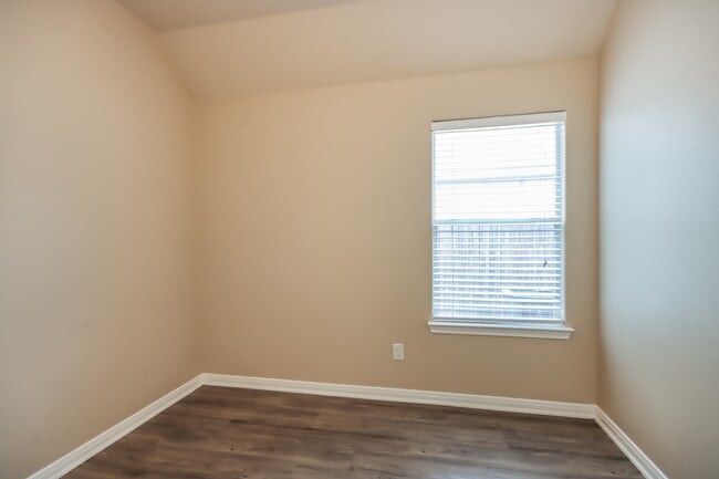 Building Photo - 308 Broken Pine Ct