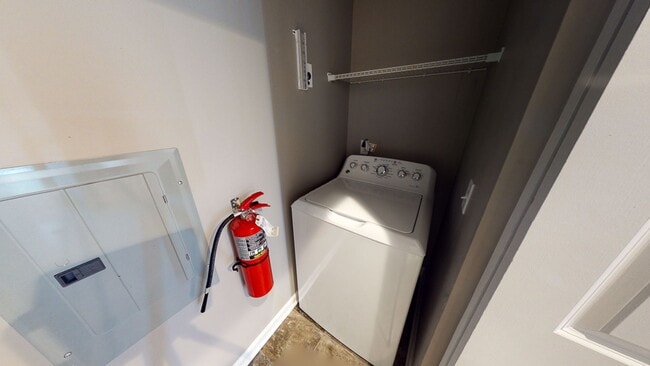 Building Photo - Second Floor Front Facing 2 Bedroom in a Gated Community!