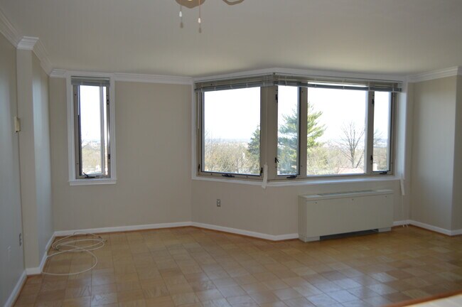 Building Photo - 2800 Wisconsin Ave