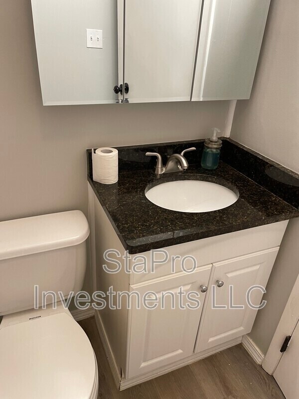 Building Photo - 122 Bellar Dr