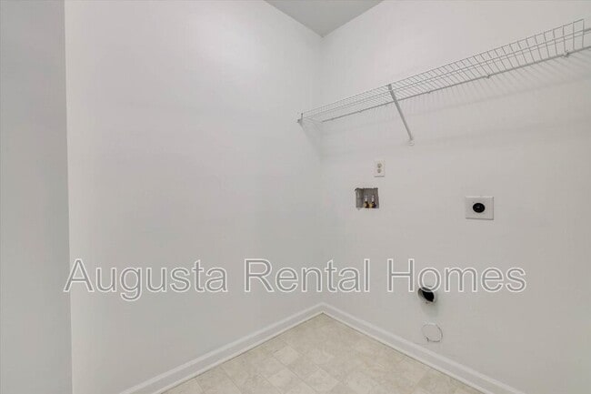 Building Photo - 5054 Vine Ln