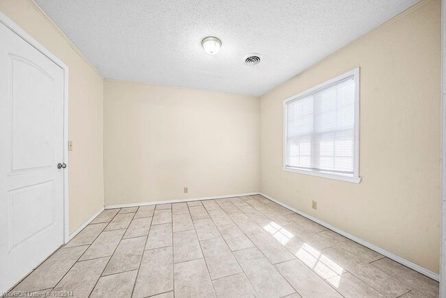 Building Photo - 100 Meadow Pl