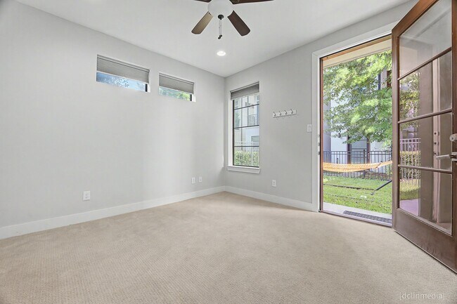 Building Photo - 1705 Alamo St