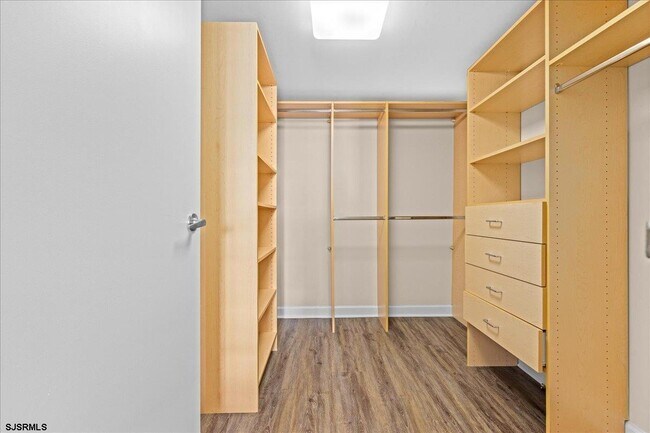 Building Photo - 526 Pacific Ave