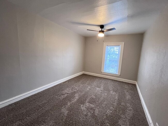 Building Photo - Three Bedroom Unit Near Downtown Grand Rap...
