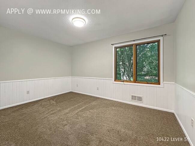 Building Photo - 3br 2ba 1cg ~ Security Deposit Free Altern...