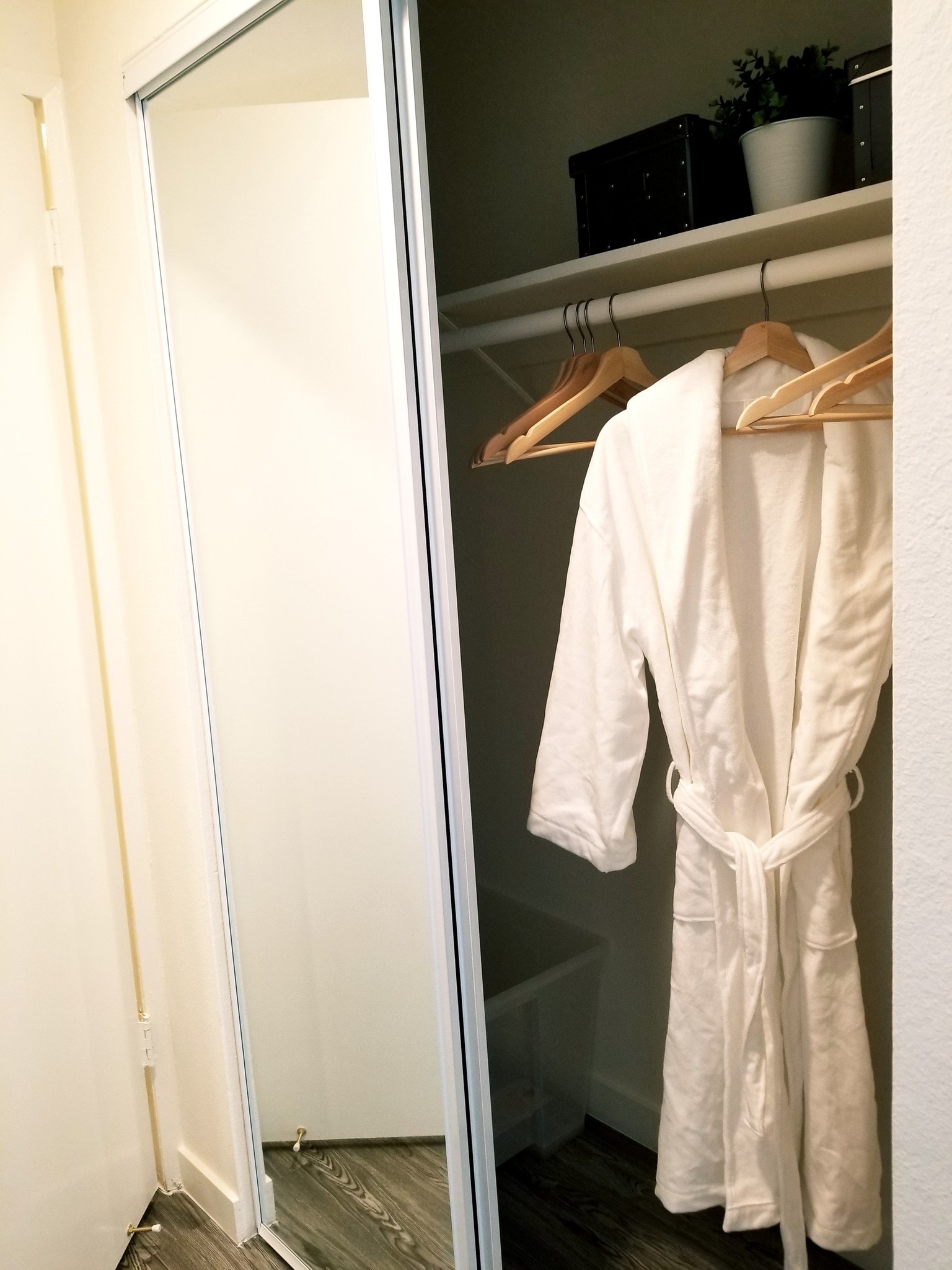 Building Photo - 526 S Ardmore Ave