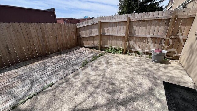 Building Photo - 73 Tarryton Court West