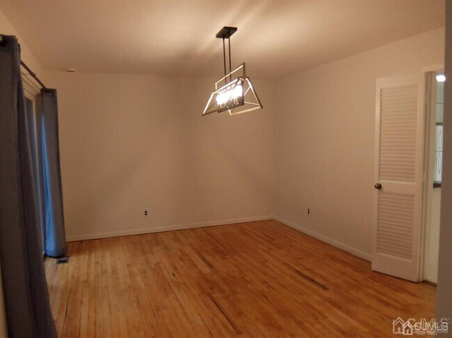 Building Photo - 35 Sayre Dr