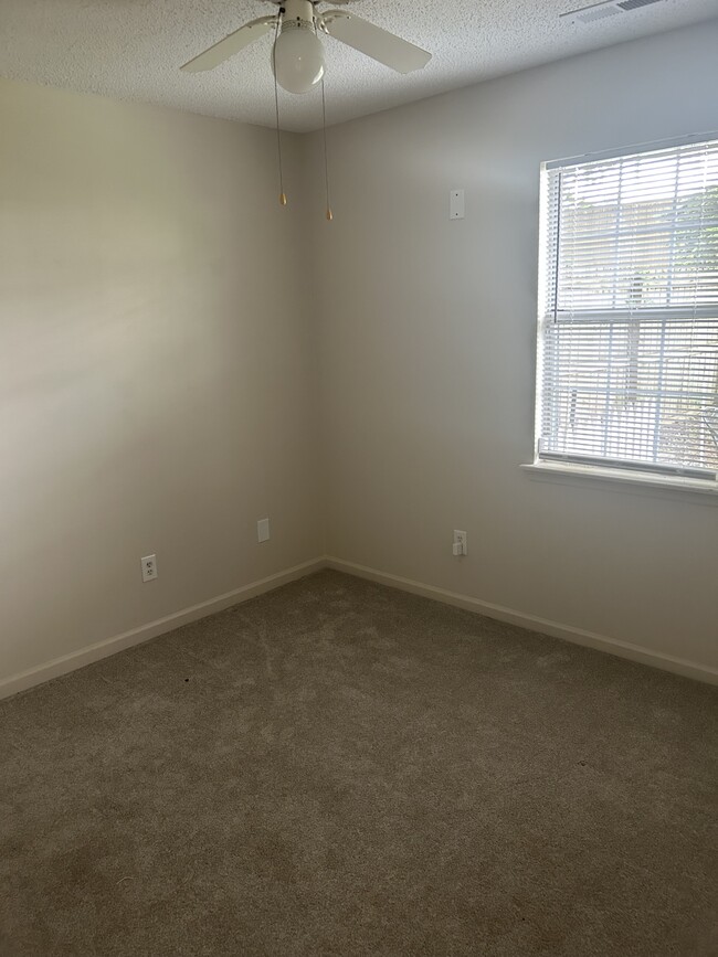 Building Photo - 9611 Blue Jay Ct
