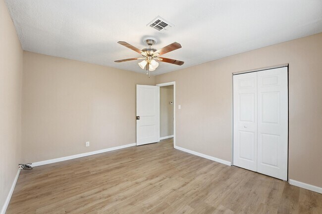 Building Photo - 1110 E 27th St