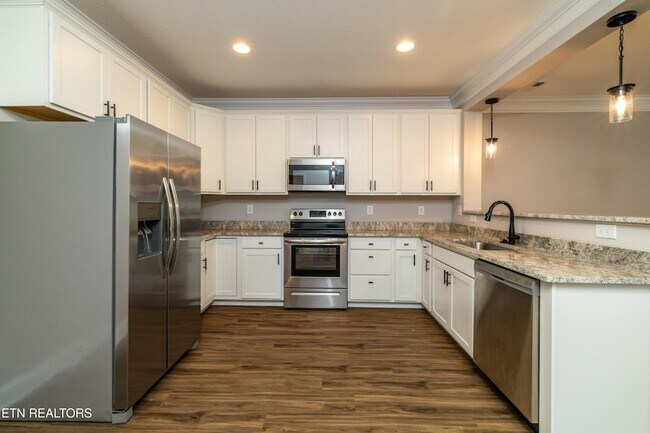 Building Photo - 338 Broadberry Ave