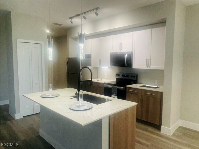 Building Photo - 7044 Ambrosia Ln