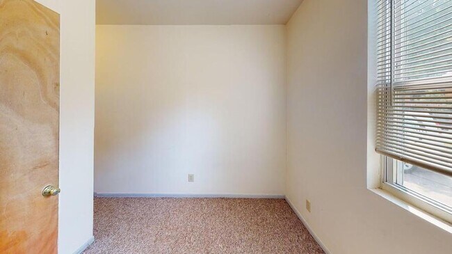 Building Photo - 833 Brown-833BR