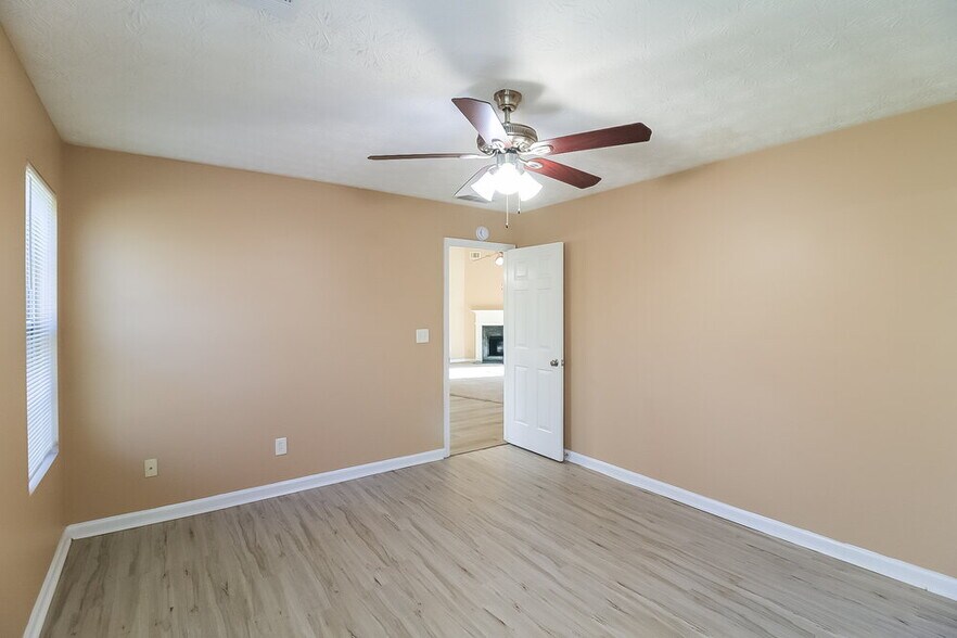 Building Photo - 1403 Lancaster Ct