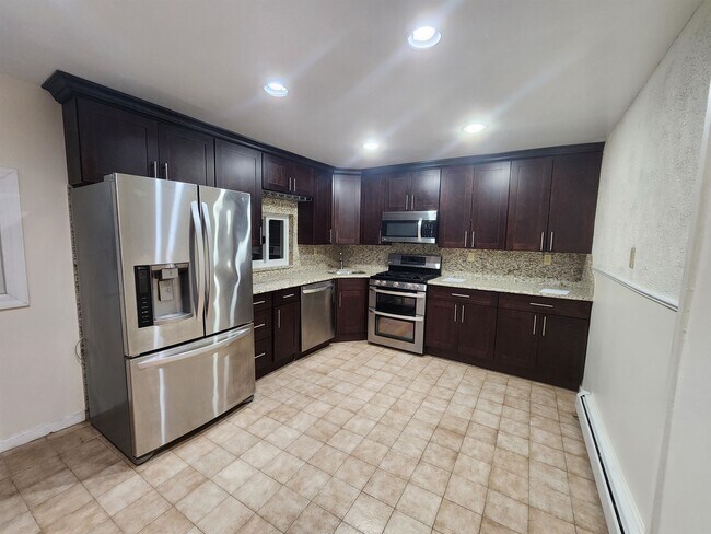 Building Photo - 122 Jewett Ave