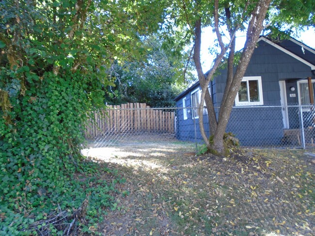 Building Photo - 368 SE Hazel St