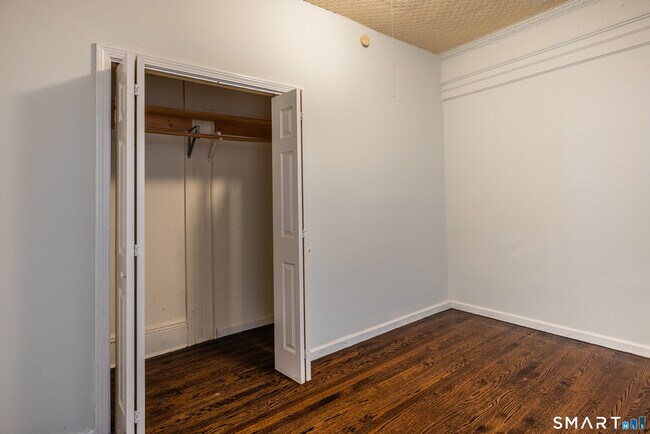 Building Photo - 1995 Main St