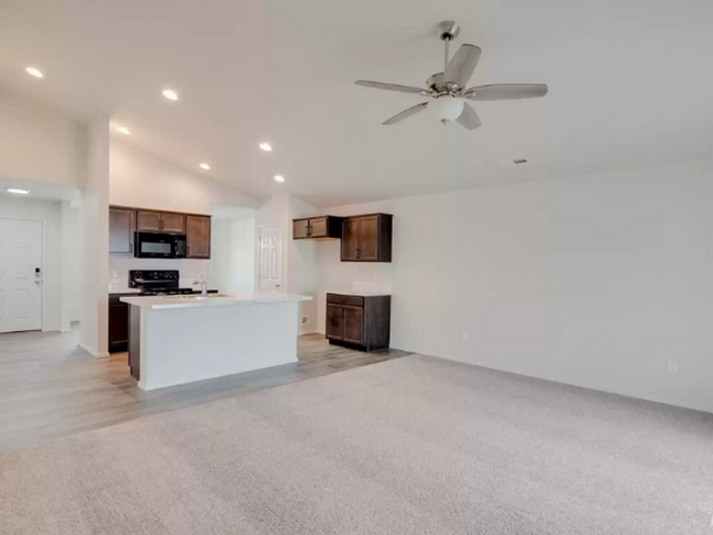 Building Photo - 2523 E Moon Eye Dr