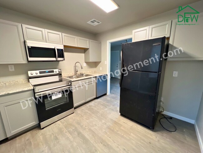 Building Photo - 1605 NW Irwin Ave