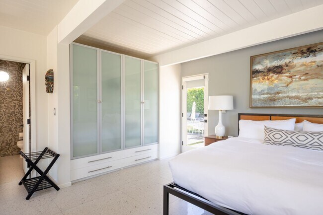 Building Photo - Luxury Mid Century Oasis in Palm Springs