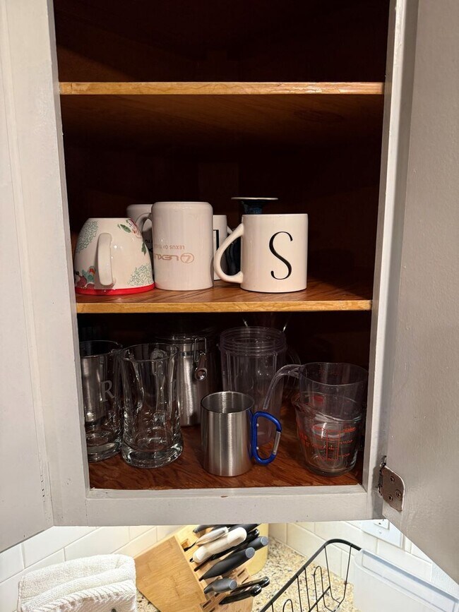 Building Photo - 1515 1/2 S Carson Ave