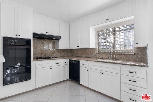 Building Photo - 824 S Shenandoah St