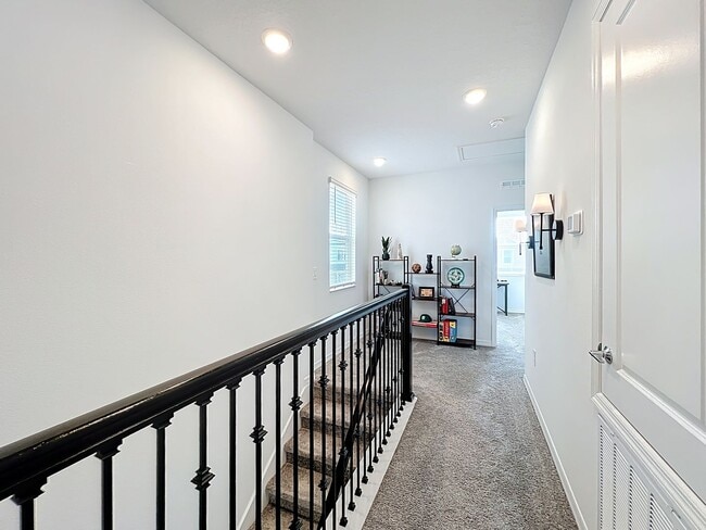 Building Photo - Like-New, Move-In Ready Gem in Kelly Park Area of Apopka