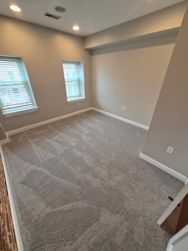 Building Photo - 501 E Fort Ave