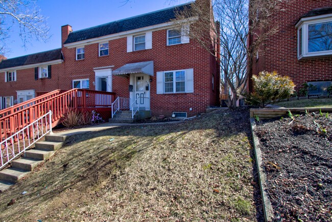 Building Photo - 824 Wabank St