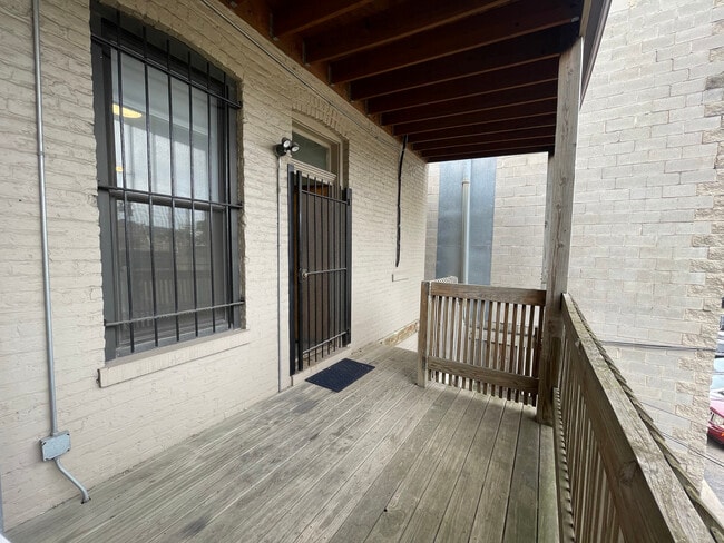 Building Photo - 1436 W Taylor St