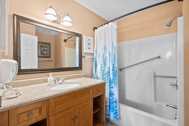 Building Photo - All Inclusive Seasonal Rental Available Oc...