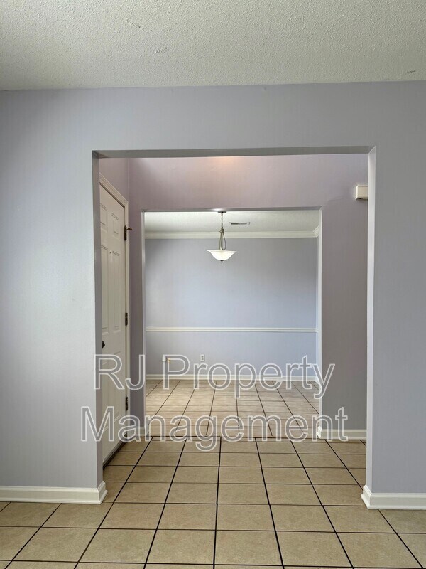 Building Photo - 5353 Farm Ridge Dr